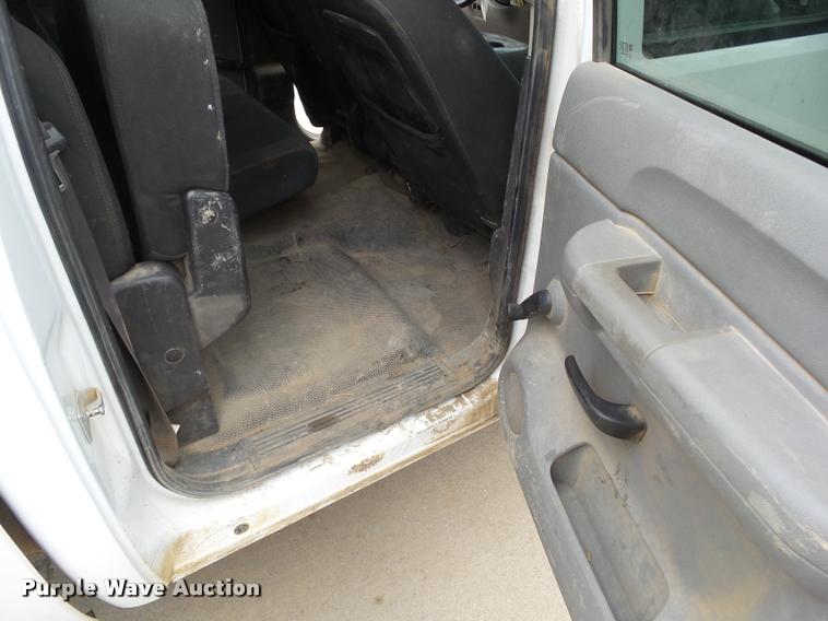 image for item L5576 2011 GMC Sierra 3500HD Crew Cab pickup truck