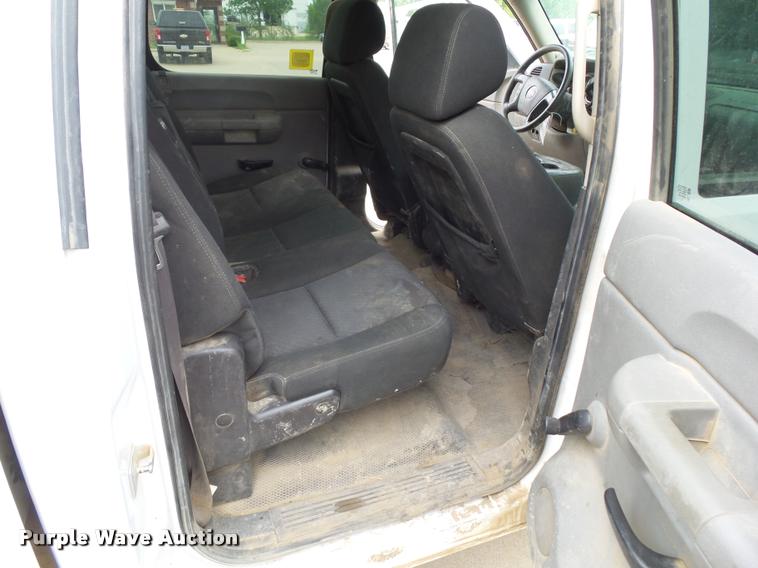 image for item L5576 2011 GMC Sierra 3500HD Crew Cab pickup truck