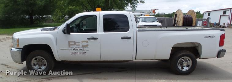 image for item L5577 2010 Chevrolet Silverado 2500HD Crew Cab pickup truck