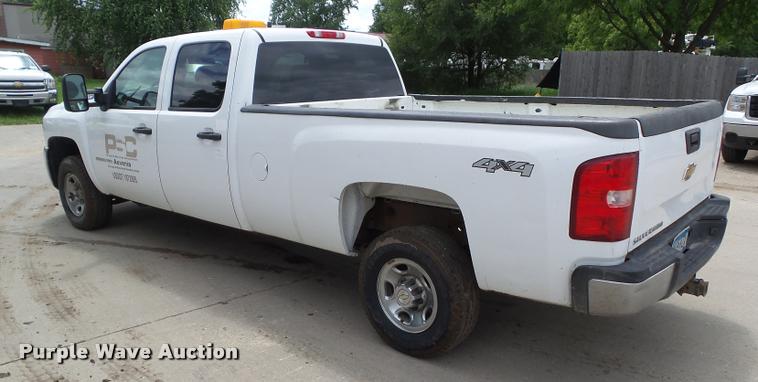 image for item L5577 2010 Chevrolet Silverado 2500HD Crew Cab pickup truck
