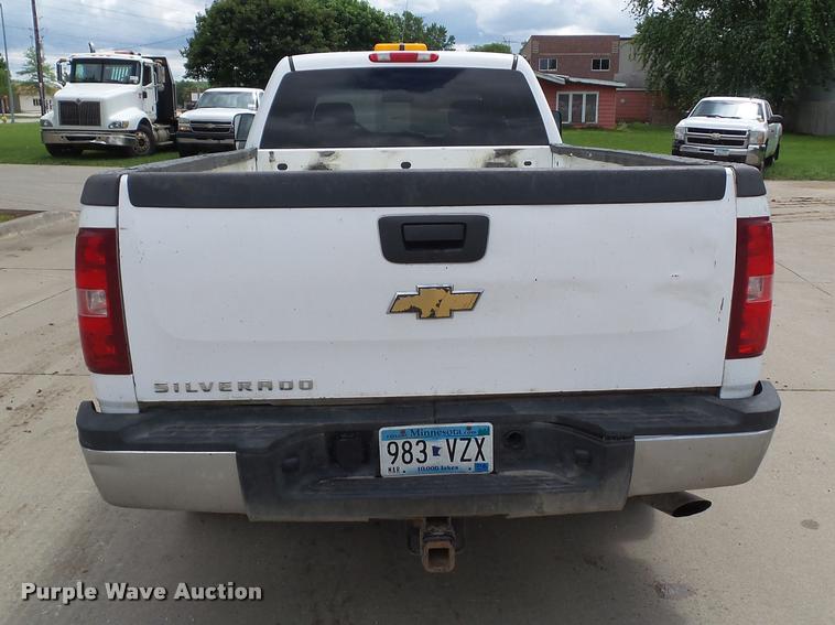 image for item L5577 2010 Chevrolet Silverado 2500HD Crew Cab pickup truck