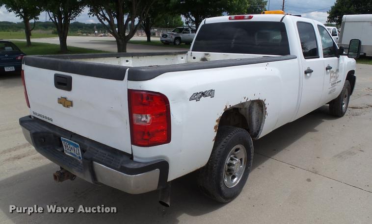 image for item L5577 2010 Chevrolet Silverado 2500HD Crew Cab pickup truck