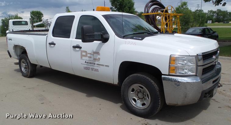 image for item L5577 2010 Chevrolet Silverado 2500HD Crew Cab pickup truck