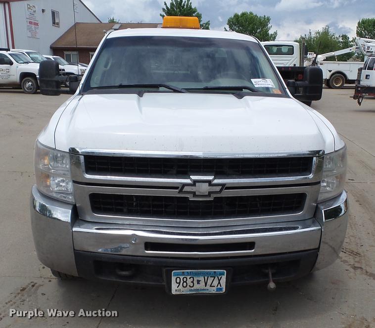 image for item L5577 2010 Chevrolet Silverado 2500HD Crew Cab pickup truck