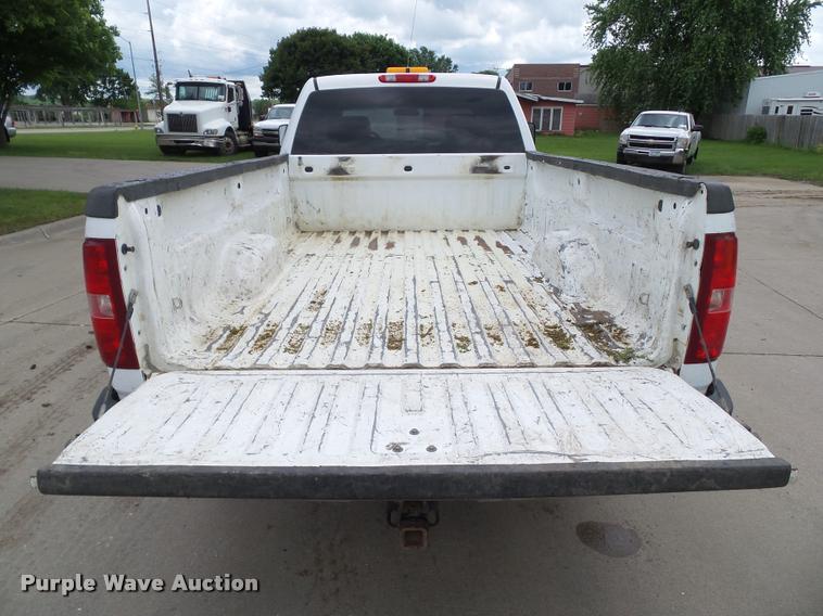 image for item L5577 2010 Chevrolet Silverado 2500HD Crew Cab pickup truck
