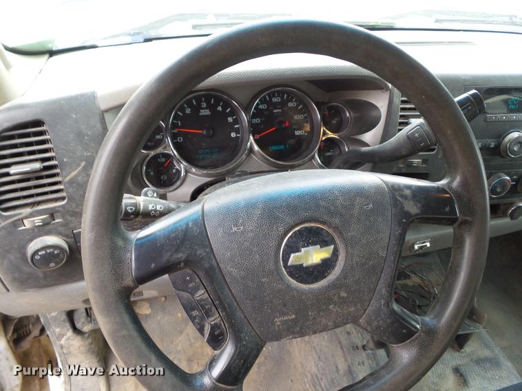 image for item L5577 2010 Chevrolet Silverado 2500HD Crew Cab pickup truck