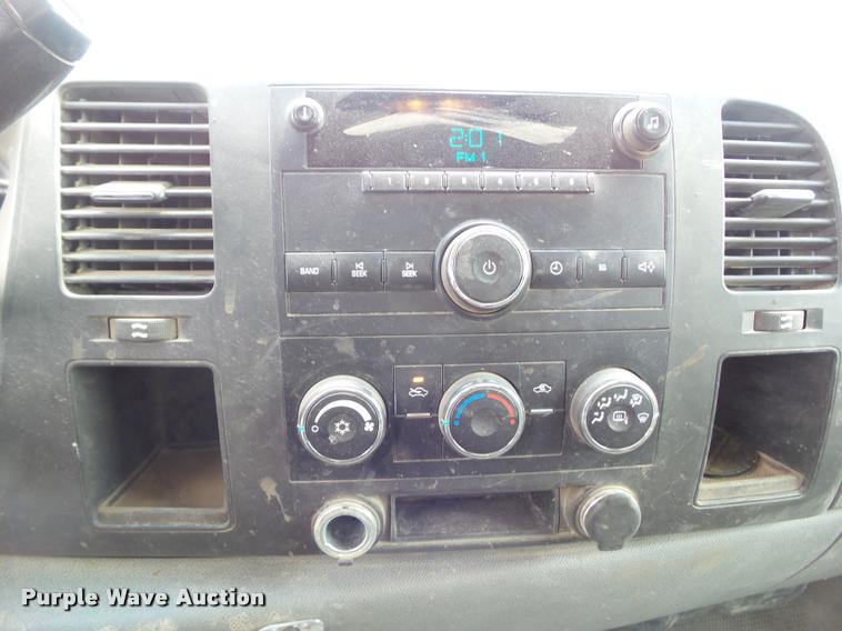 image for item L5577 2010 Chevrolet Silverado 2500HD Crew Cab pickup truck