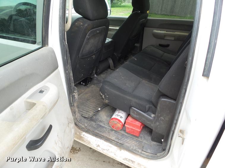 image for item L5577 2010 Chevrolet Silverado 2500HD Crew Cab pickup truck