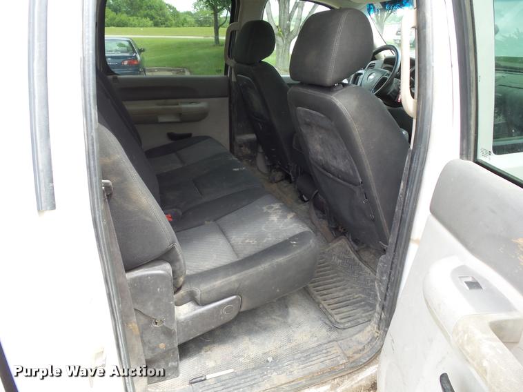 image for item L5577 2010 Chevrolet Silverado 2500HD Crew Cab pickup truck