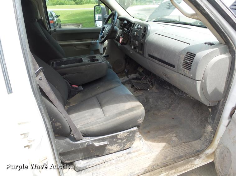 image for item L5577 2010 Chevrolet Silverado 2500HD Crew Cab pickup truck