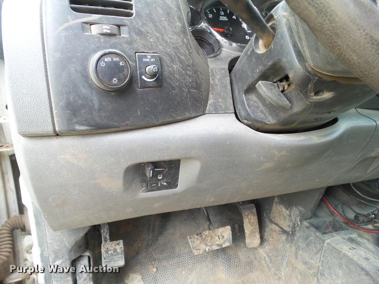 image for item L5577 2010 Chevrolet Silverado 2500HD Crew Cab pickup truck