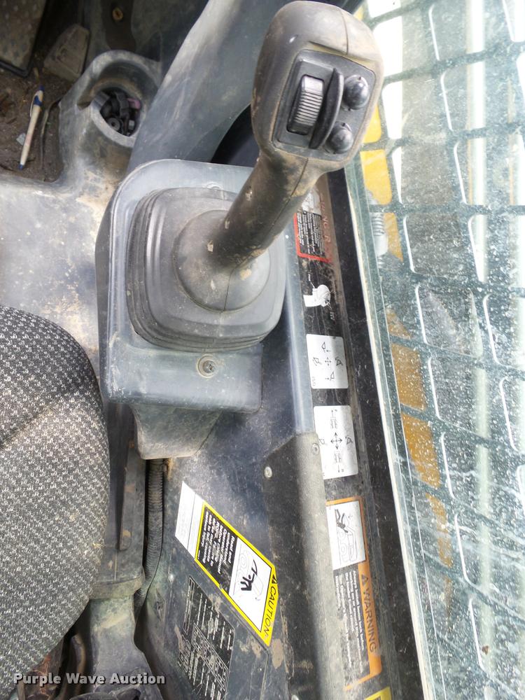 image for item L5578 2012 John Deere 333DT skid steer