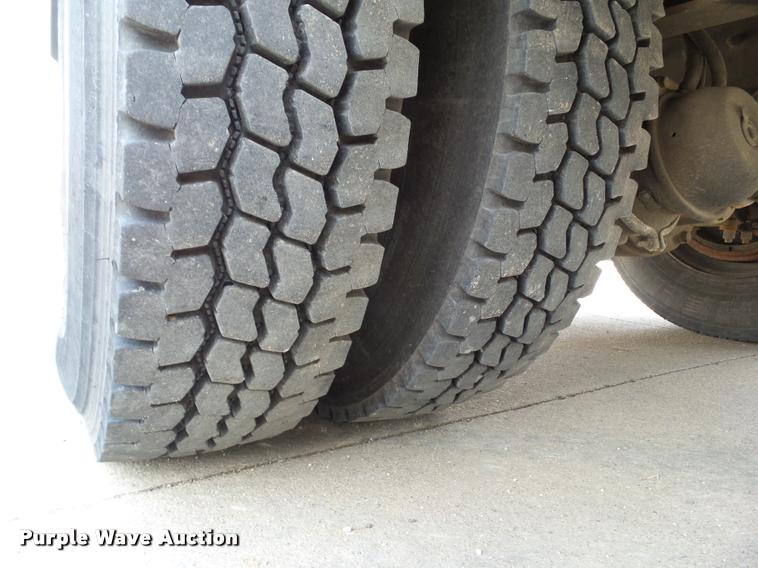 image for item L5579 2001 Freightliner FL70 bucket truck