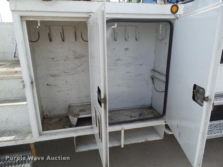 image for item L5579 2001 Freightliner FL70 bucket truck