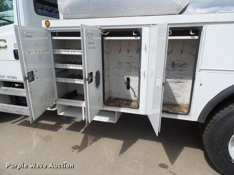 image for item L5579 2001 Freightliner FL70 bucket truck