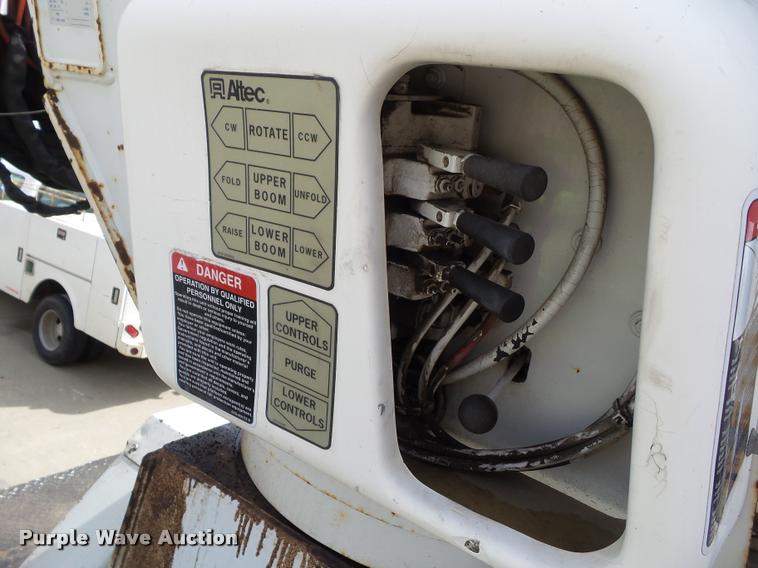 image for item L5579 2001 Freightliner FL70 bucket truck