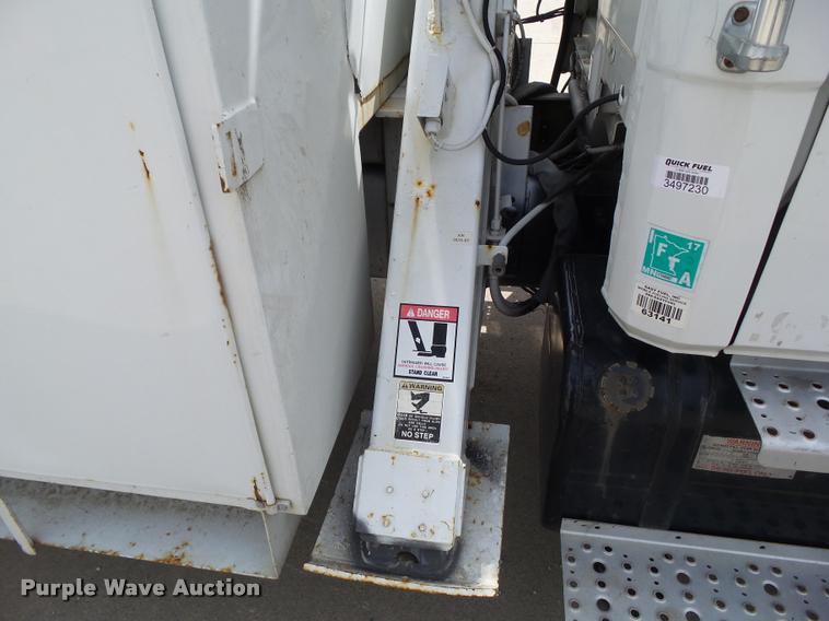 image for item L5579 2001 Freightliner FL70 bucket truck