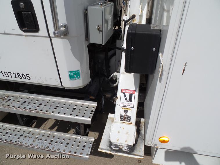 image for item L5579 2001 Freightliner FL70 bucket truck