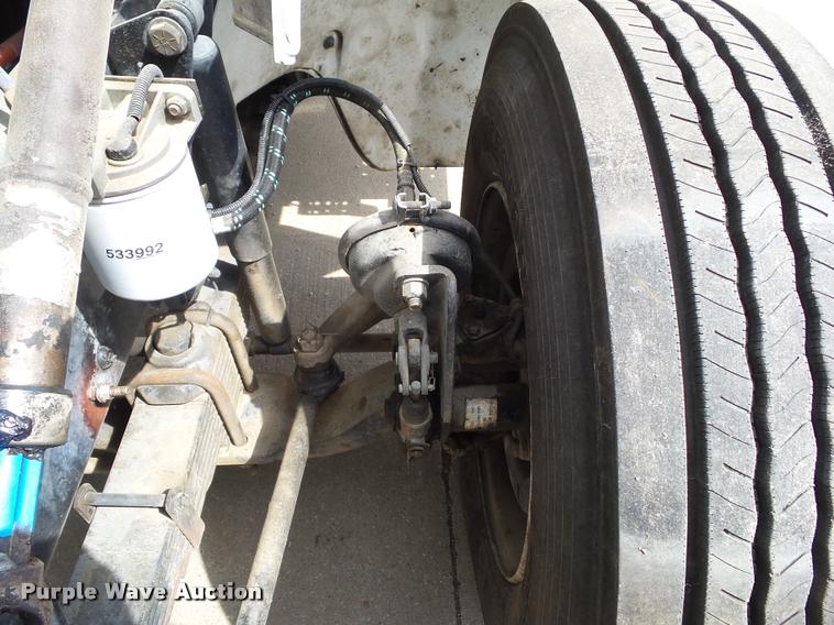 image for item L5579 2001 Freightliner FL70 bucket truck