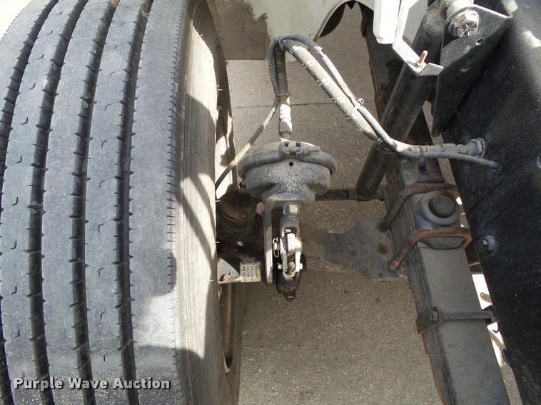 image for item L5579 2001 Freightliner FL70 bucket truck