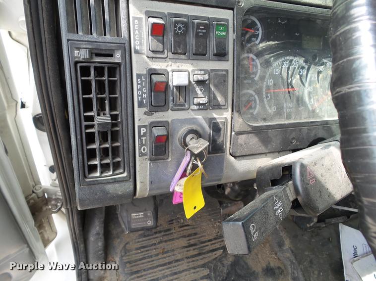 image for item L5579 2001 Freightliner FL70 bucket truck