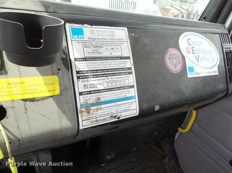 image for item L5579 2001 Freightliner FL70 bucket truck