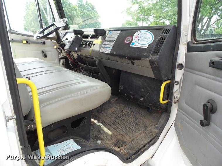 image for item L5579 2001 Freightliner FL70 bucket truck