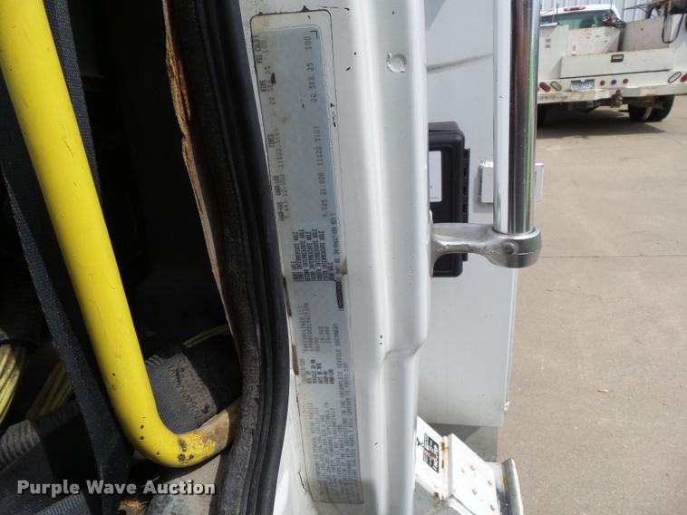 image for item L5579 2001 Freightliner FL70 bucket truck