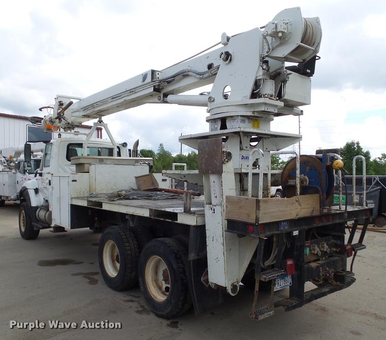 image for item L5580 2009 International 7400 digger derrick truck