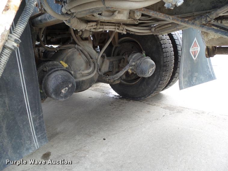 image for item L5580 2009 International 7400 digger derrick truck