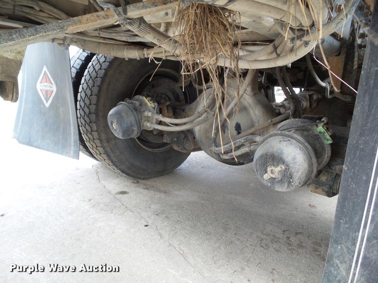 image for item L5580 2009 International 7400 digger derrick truck