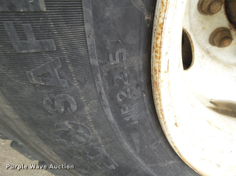 image for item L5580 2009 International 7400 digger derrick truck