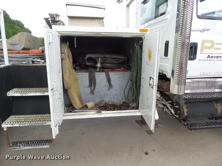 image for item L5580 2009 International 7400 digger derrick truck