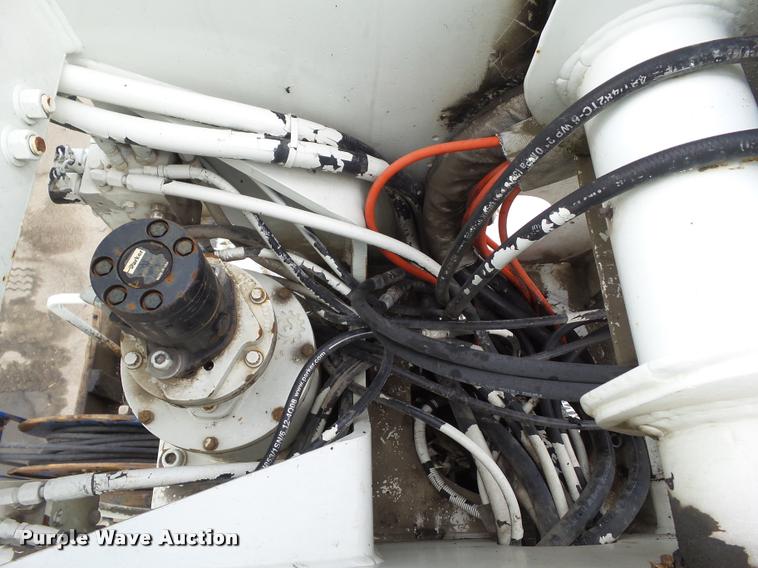 image for item L5580 2009 International 7400 digger derrick truck