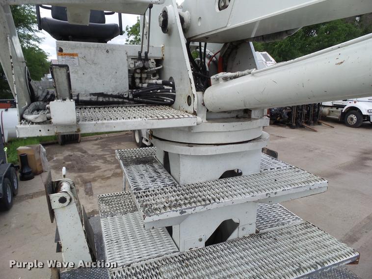 image for item L5580 2009 International 7400 digger derrick truck