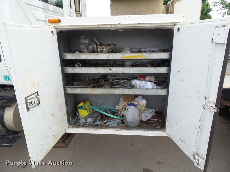 image for item L5580 2009 International 7400 digger derrick truck