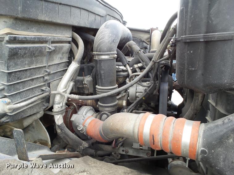 image for item L5580 2009 International 7400 digger derrick truck