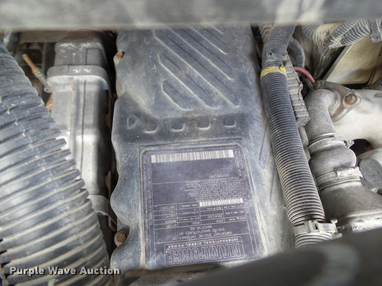 image for item L5580 2009 International 7400 digger derrick truck