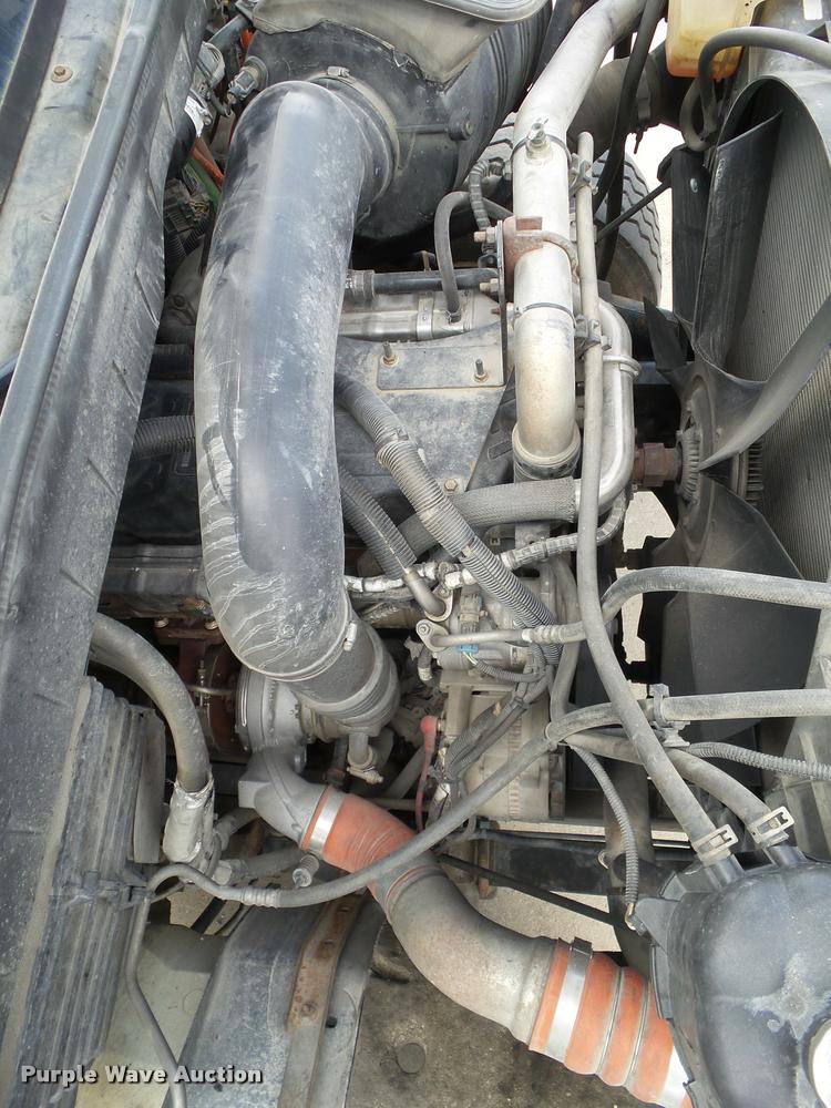 image for item L5580 2009 International 7400 digger derrick truck