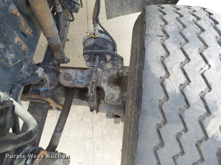 image for item L5580 2009 International 7400 digger derrick truck