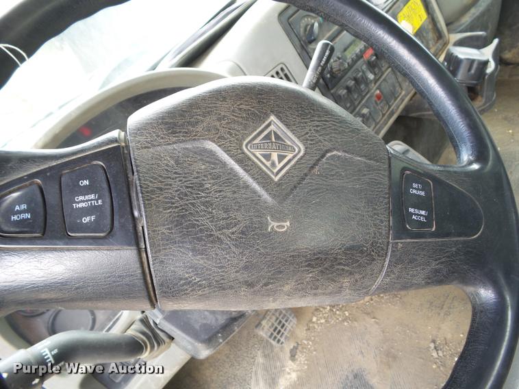 image for item L5580 2009 International 7400 digger derrick truck