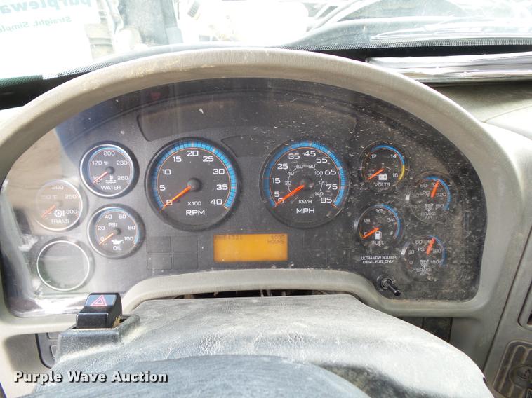 image for item L5580 2009 International 7400 digger derrick truck