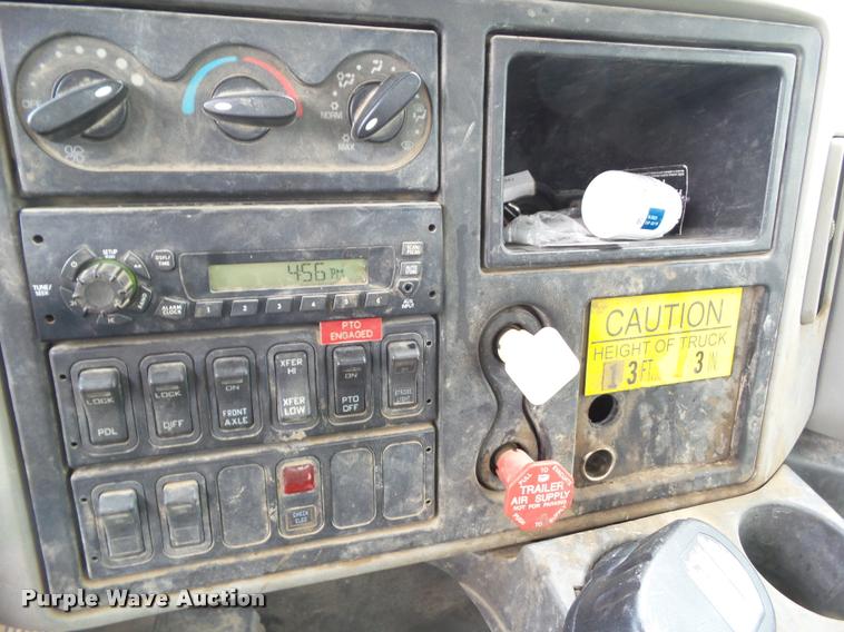 image for item L5580 2009 International 7400 digger derrick truck