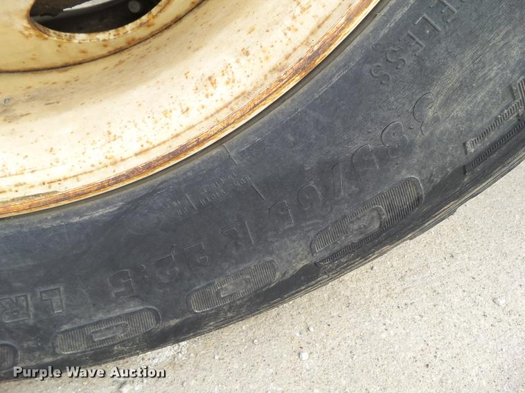 image for item L5580 2009 International 7400 digger derrick truck