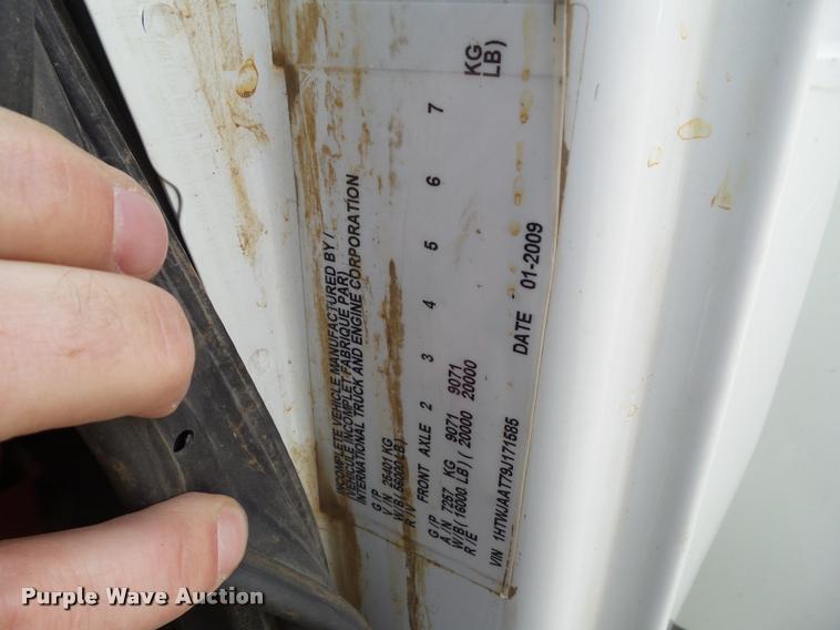 image for item L5580 2009 International 7400 digger derrick truck