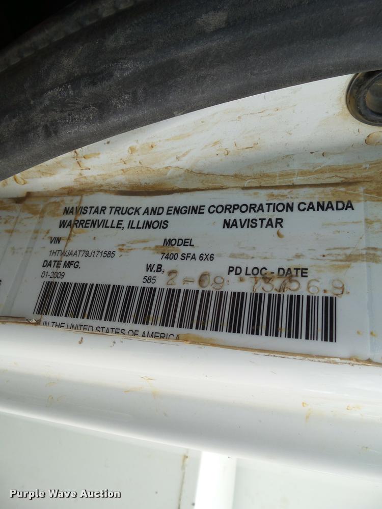 image for item L5580 2009 International 7400 digger derrick truck