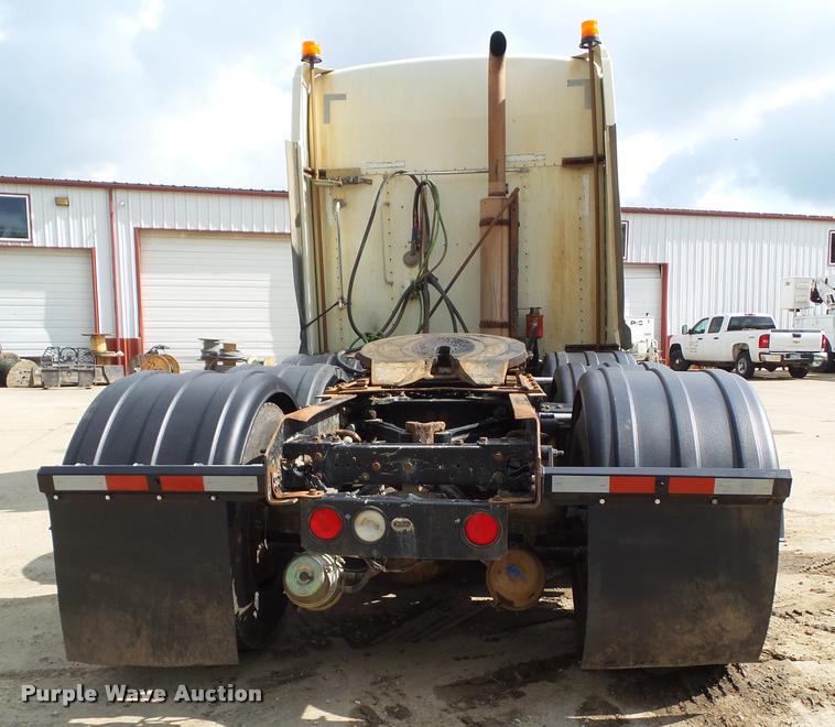 image for item L5581 2000 Kenworth T800 semi truck