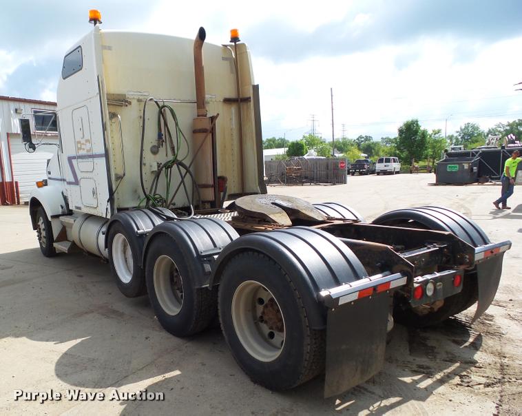 image for item L5581 2000 Kenworth T800 semi truck