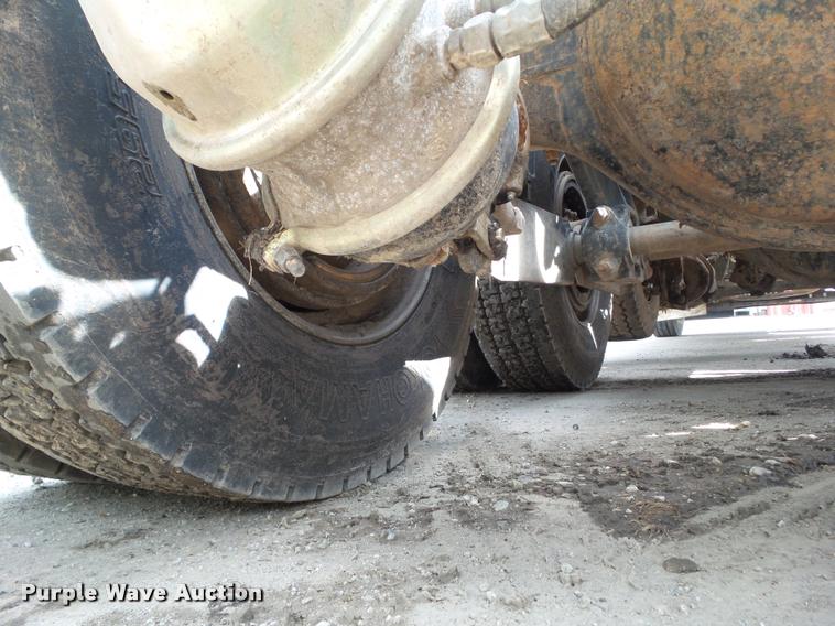 image for item L5581 2000 Kenworth T800 semi truck