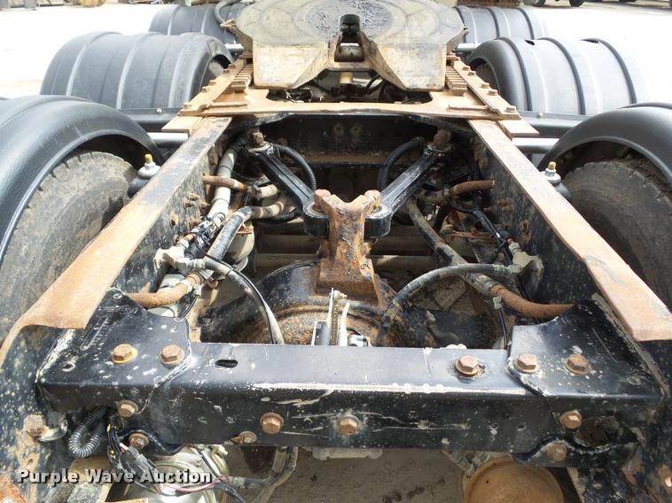 image for item L5581 2000 Kenworth T800 semi truck